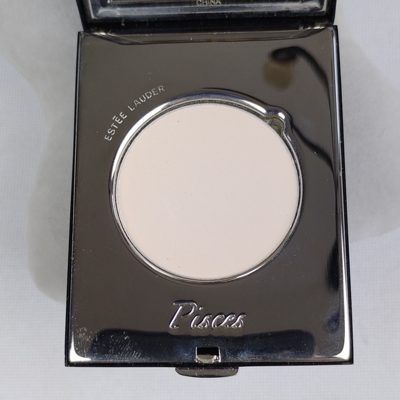 Estee Lauder Translucent Pressed Powder - Black and Silver Compact - Picture 12 of 16